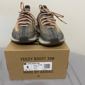 Brand new never worn 380 yeezy size 6